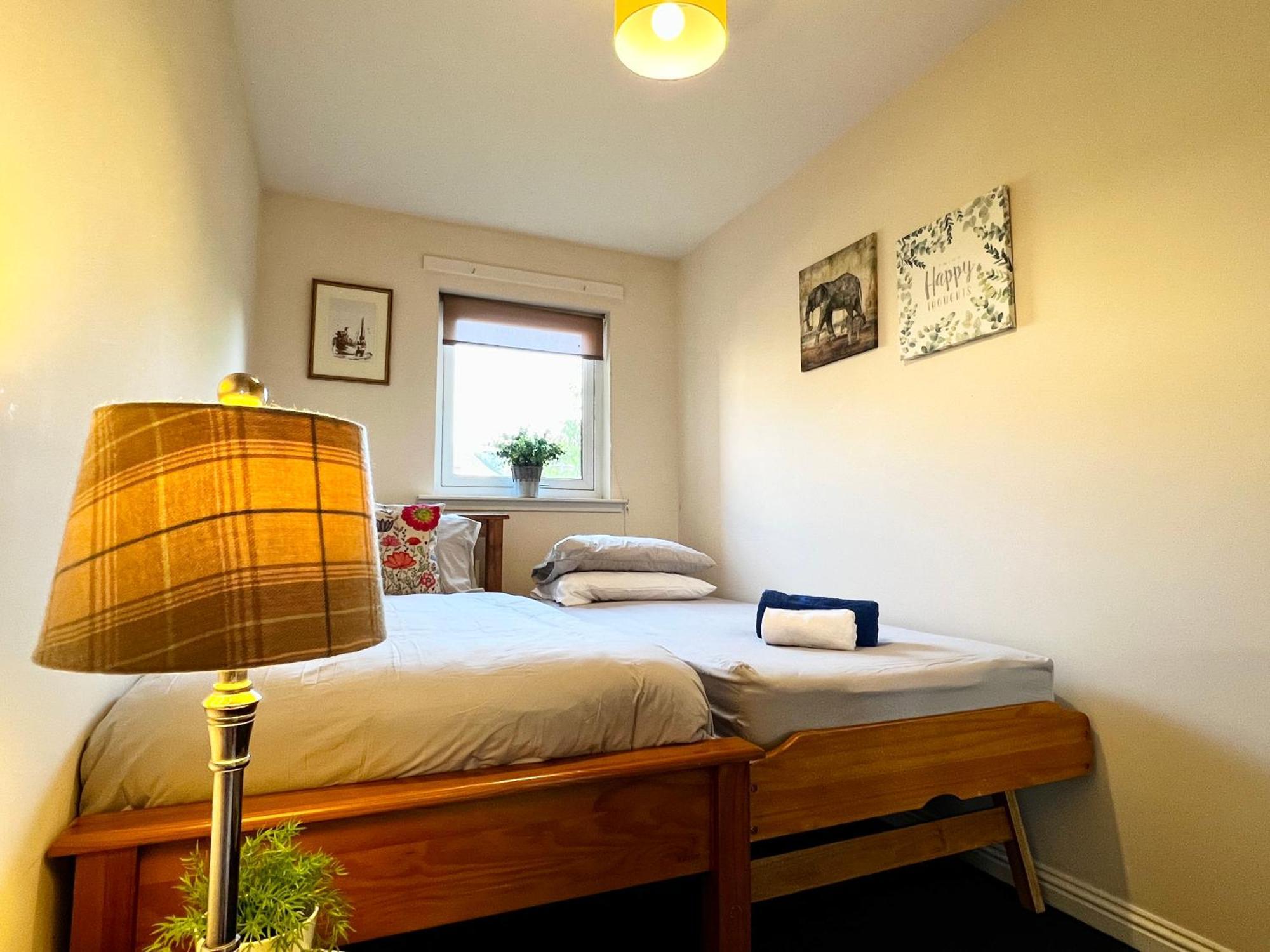 Stylish Modern Flat With Juliet Balcony & Parking Apartment Glasgow Exterior photo