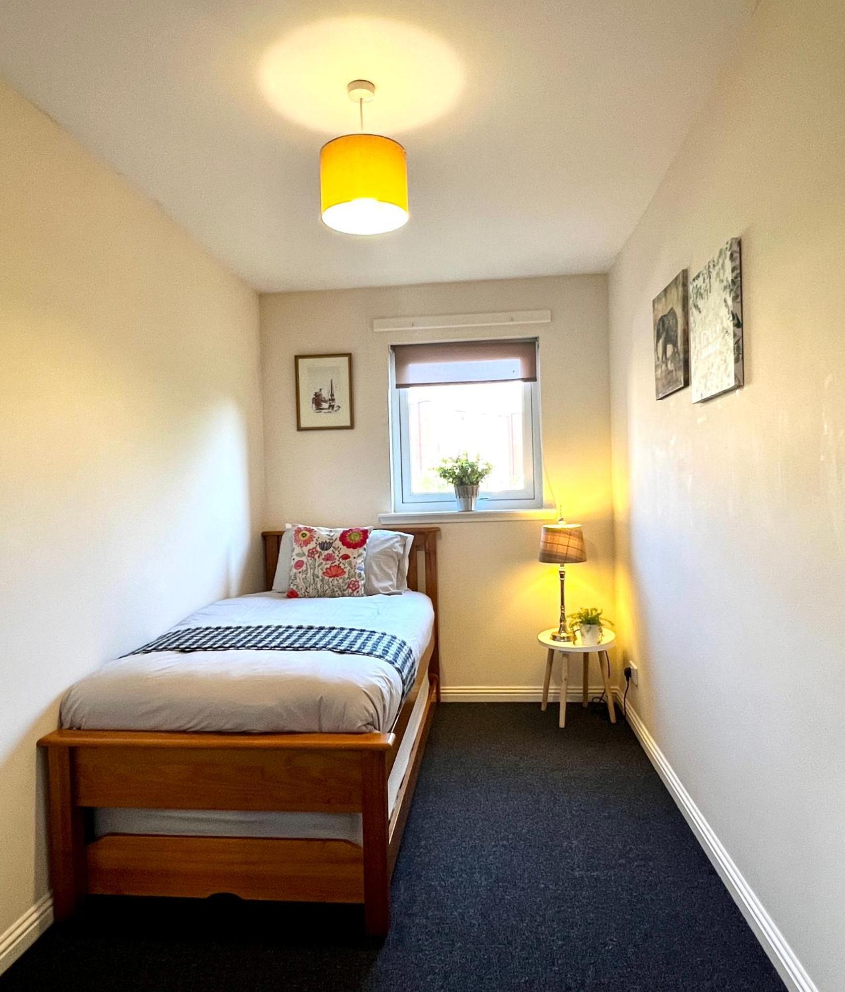 Stylish Modern Flat With Juliet Balcony & Parking Apartment Glasgow Exterior photo